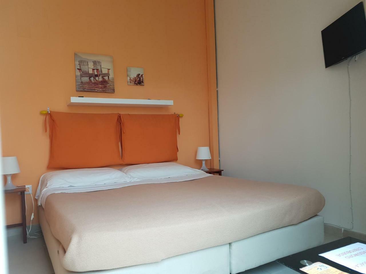 Borgo Marinaro Hotel Aci Castello Bagian luar foto
